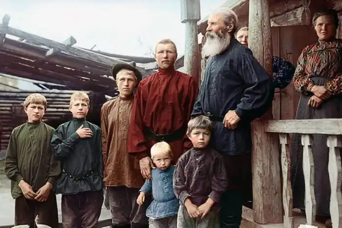 Почему женщина берет фамилию мужа, а не наоборот?