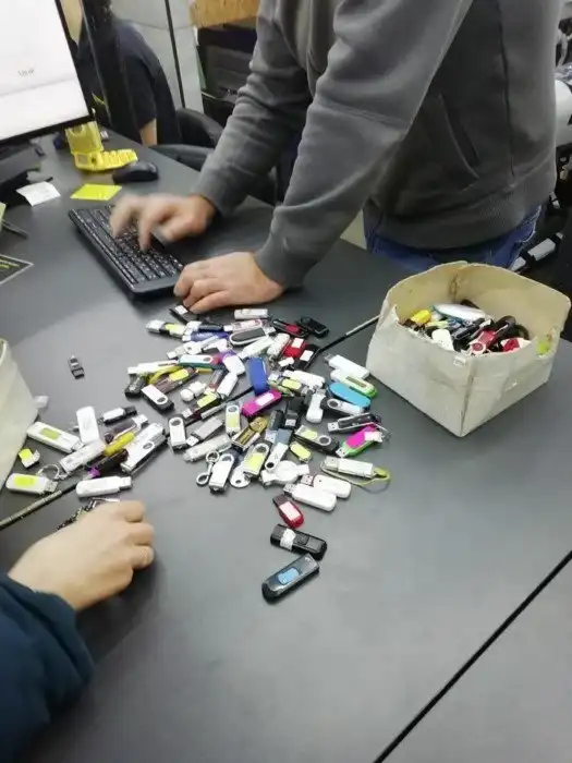 "В рукава просунул руки — оказалось, это брюки": всем забывчивым посвящается