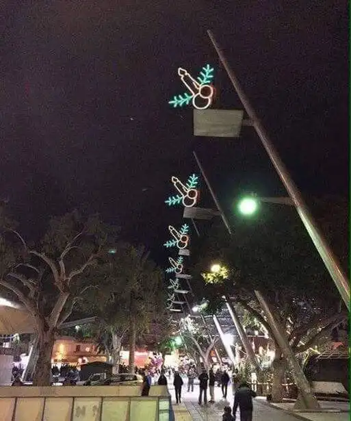 33 пошлых и дурацких новогодних украшений