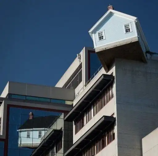 Успокойтесь, с вами все в порядке, а вот с реальностью — не очень