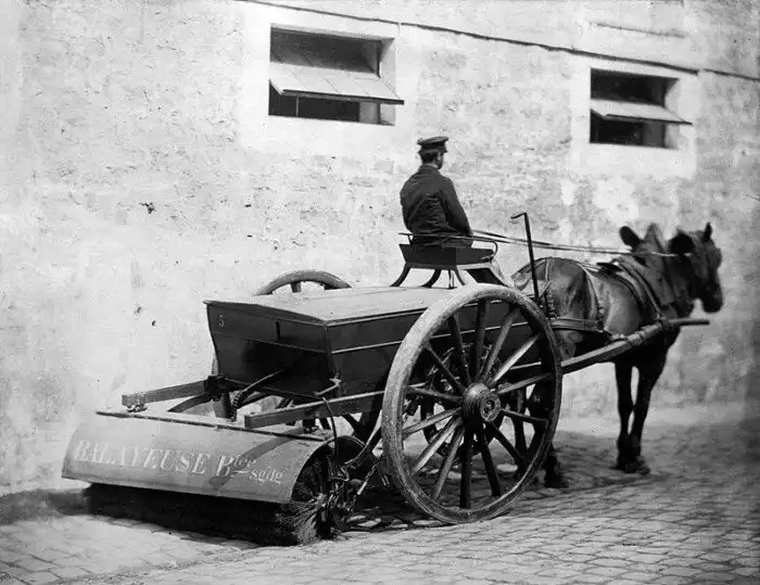 Эволюция чистоты: на заре зарождения коммунальных машин
