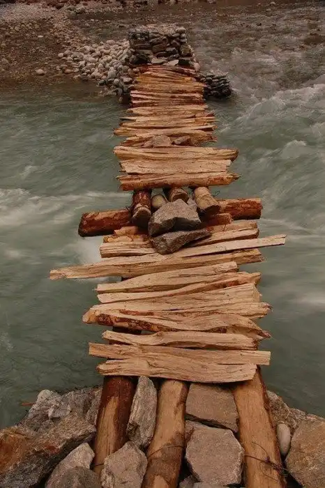 И страшно и красиво: 20 невероятных подвесных и самодельных мостов