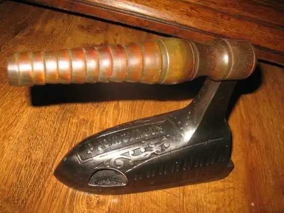 20 любопытных утюгов из прошлого: красивые же вещи делали