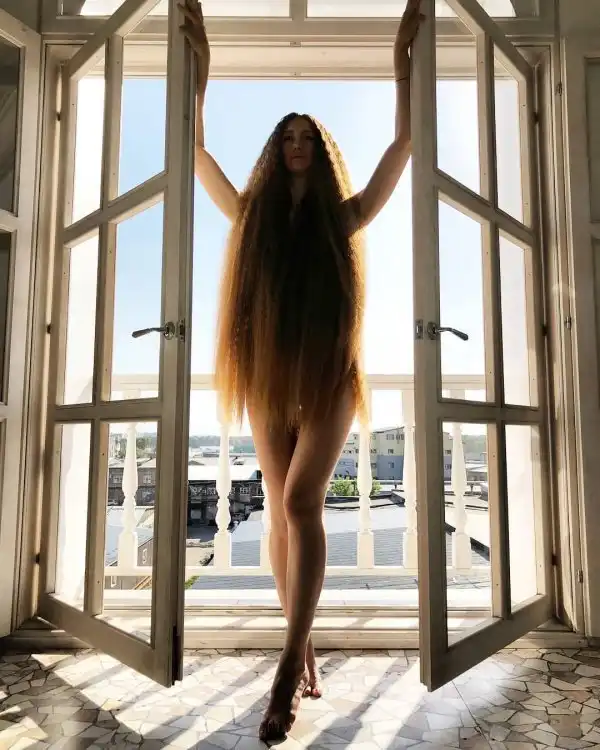 Рапунцель из Барнаула: Татьяна Гордикова 9 лет не стригла волосы и прославилась в Instagram