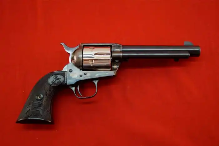 Зачем ковбои заряжали 5 патронов в 6-ти зарядные револьверы?