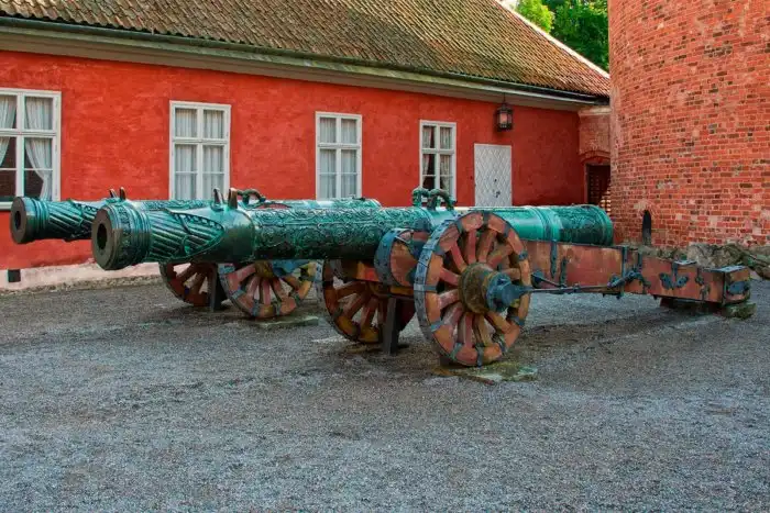 Как Царь-пушку заряжали ядрами?