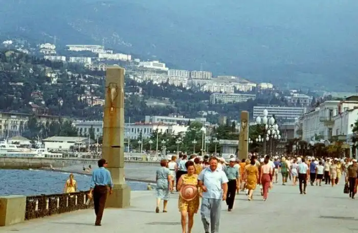 Зачем Хрущёв отдал Крым в состав Украины?