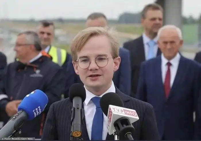 Этим людям 10 или 40 лет? Тот случай, когда невозможно определить возраст