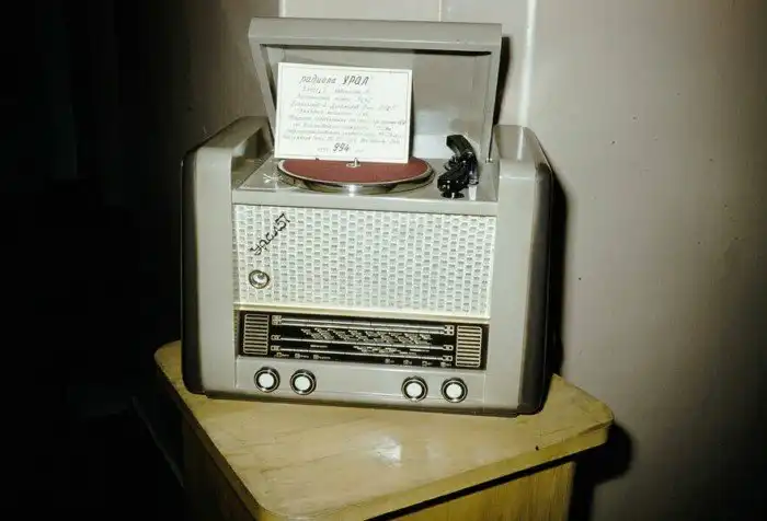 Интересный фотоотчет из магазина радиотоваров 1959 года. Цены и ассортимент.