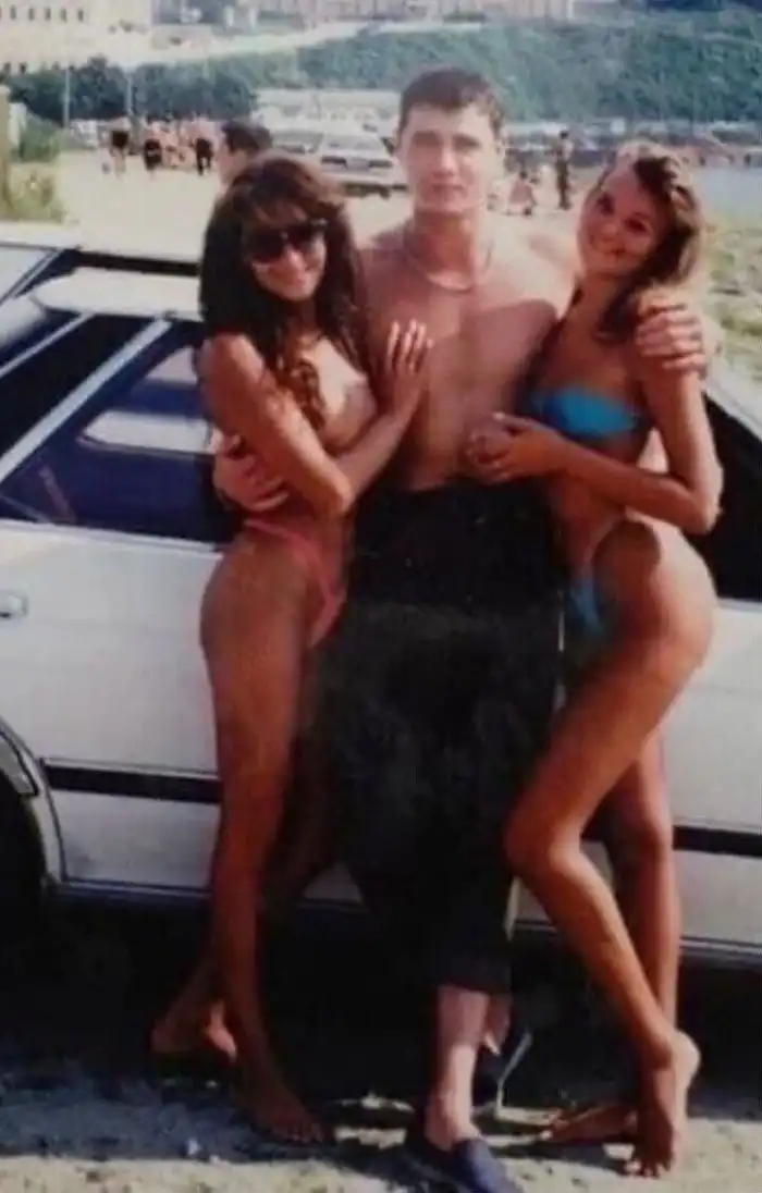 Красавицы времен красных пиджаков: ностальгия по начесам, лосинам и прочему кошмару 90-х