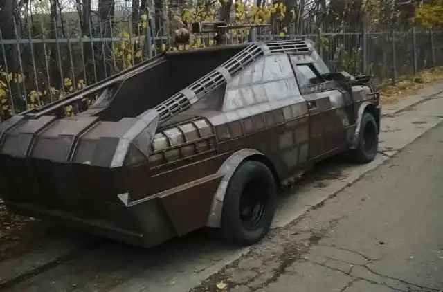 Безумный Макс вернулся в Москву и готовится к дороге ярости