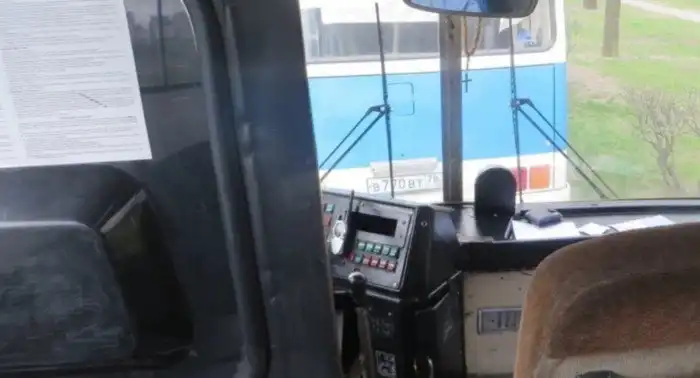 Почему у "Икаруса" есть горб на заднем стекле водительской кабины