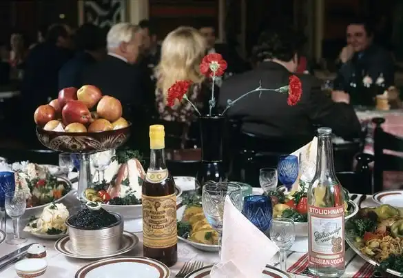 Что у нас в этот Новый год с икрой? Будет?