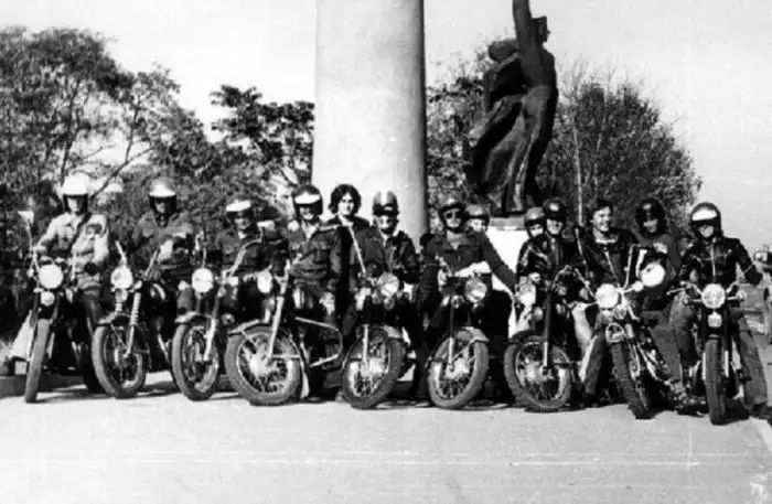 20 фотографий, показывающих байкерскую субкультуру во времена СССР