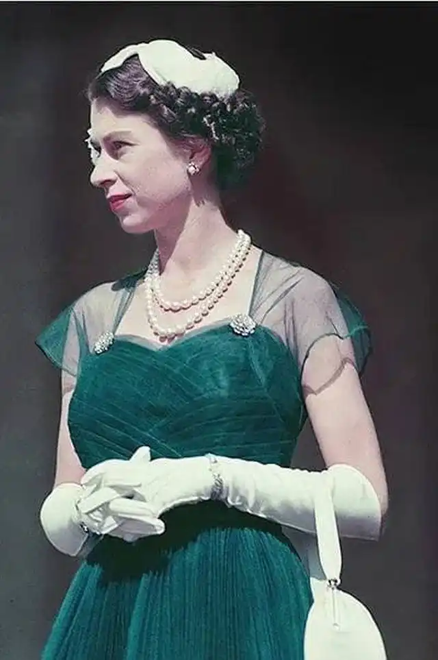 Архивные фотографии Елизаветы II, которая отметила 70-летие на престоле