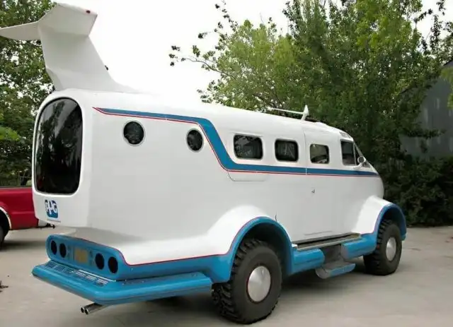 Огромный внедорожник-самолет из Jeep Wagoneer 1979 года