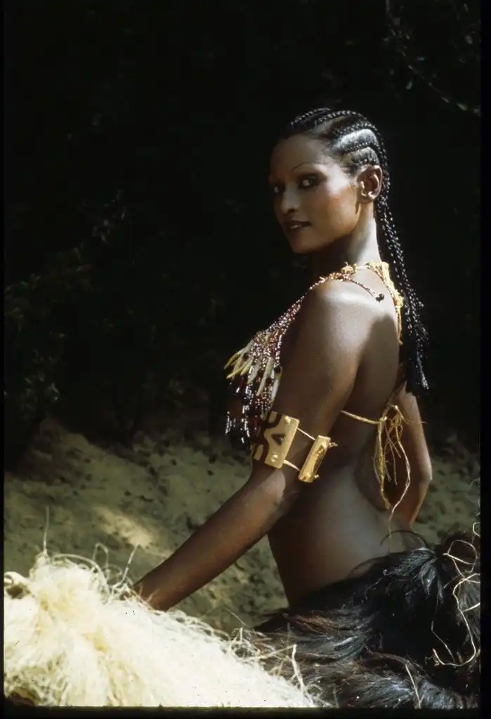 Мечта Робинзона: 70-летняя Пятница поразила поклонников свежими фото