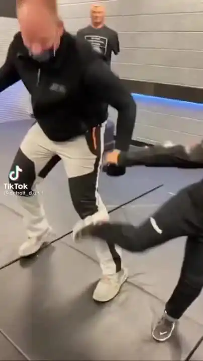 Тоже мне уроки самообороны