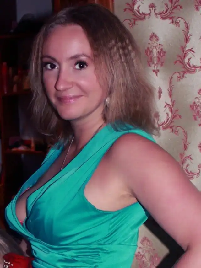 Ногинскідегі қаншықтар Ол мені жыныстық қатынас туралы бейнебаянмен сөйлесті.