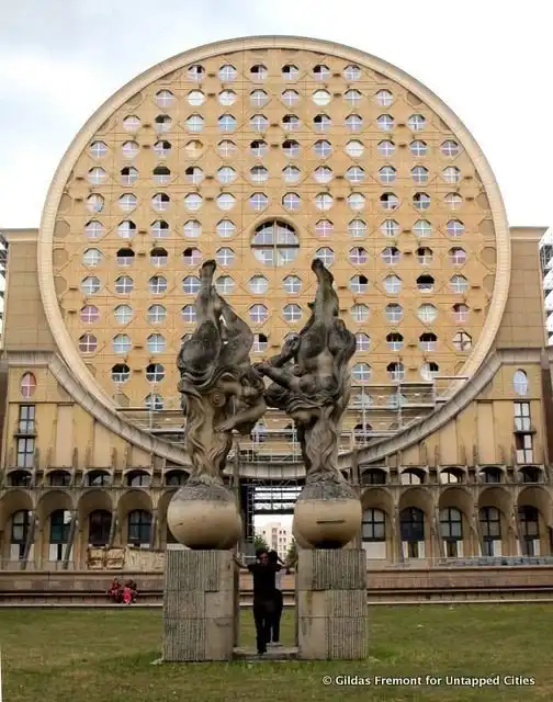 Круглое тащить, квадратное катить: 20 округлых, шарообразные и прочих обтекаемых архитектурных объектов