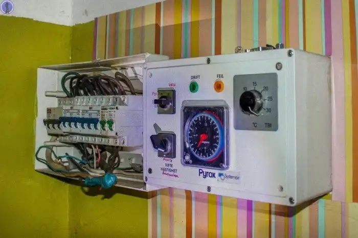 Заброшенное убежище в котором располагался странный бильярдный клуб