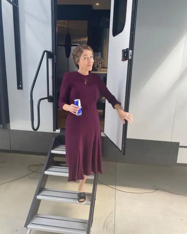 Джиллиан Андерсон прикалывается на съемках сериала "Первая леди"