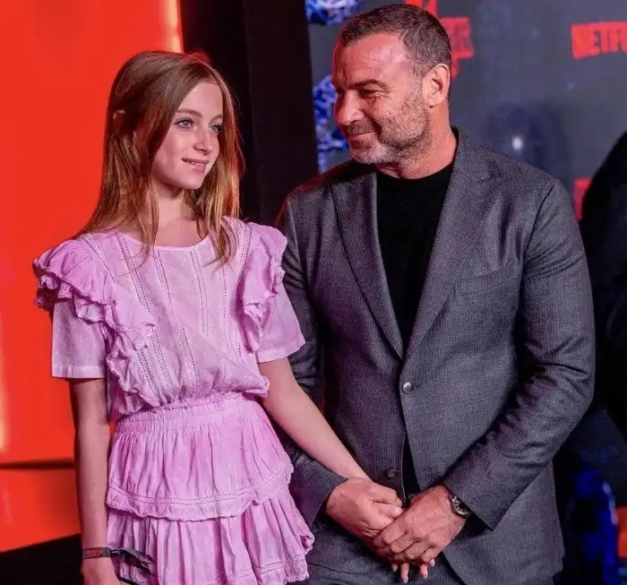 Звезда "Люди Икс" Лив Шрайбер вышел на красную дорожку со своим сыном