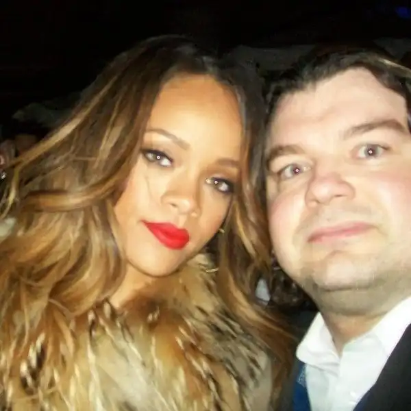 "Как он это делает?": Боб Пиворофф - американец, который собрал коллекцию селфи со звездами