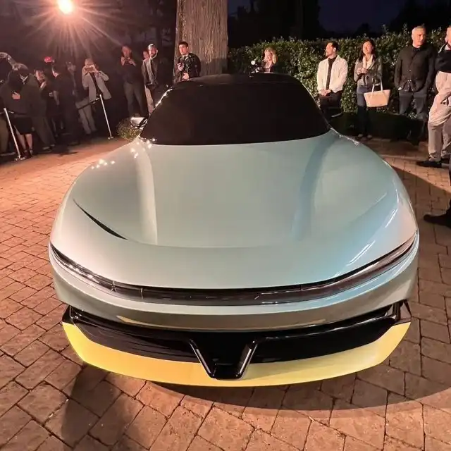 DeLorean представила два новых концепта — Alpha 5 Plasmatail и Omega