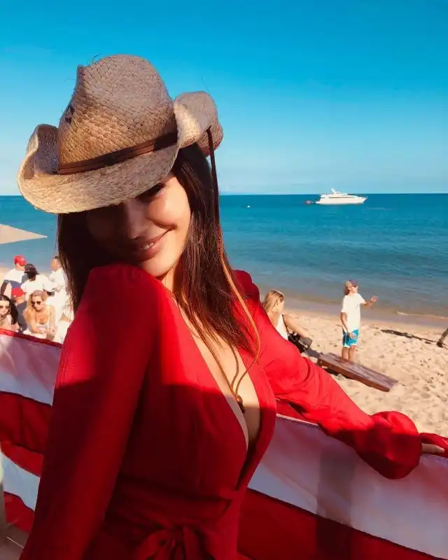 Камила Морроне и Леонардо Ди Каприо расстались ведь девушке стукнуло 25