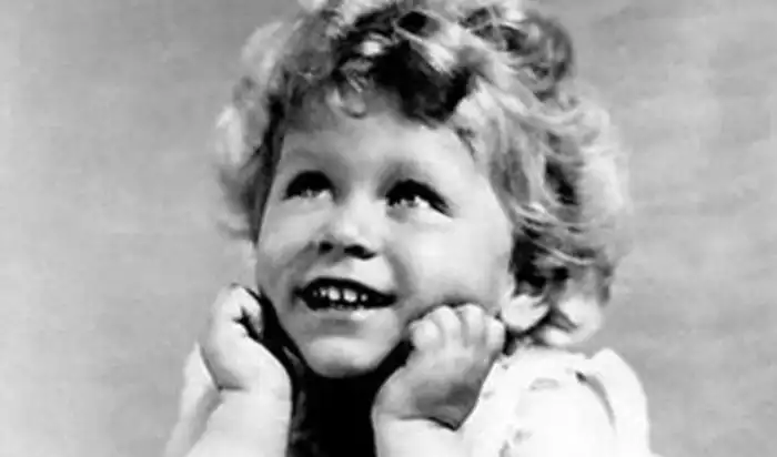 «Люди должны видеть меня, чтобы верить мне»: 70 лет правления королевы Елизаветы II