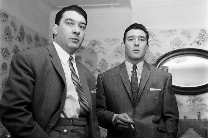 "Легенды" из Лондона 60-х. Реальная история гангстеров-близнецов Крэй
