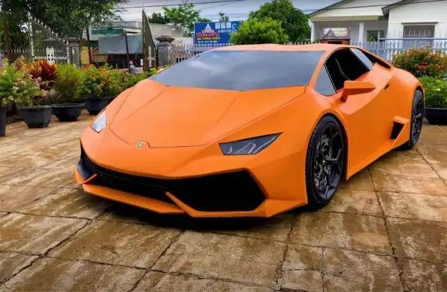 Парень из Вьетнама собрал картонный Lamborghini Huracan