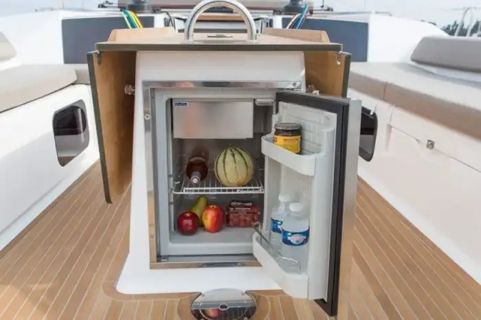 Холодильники для лодки (яхты): комфорт и удобство в путешествие