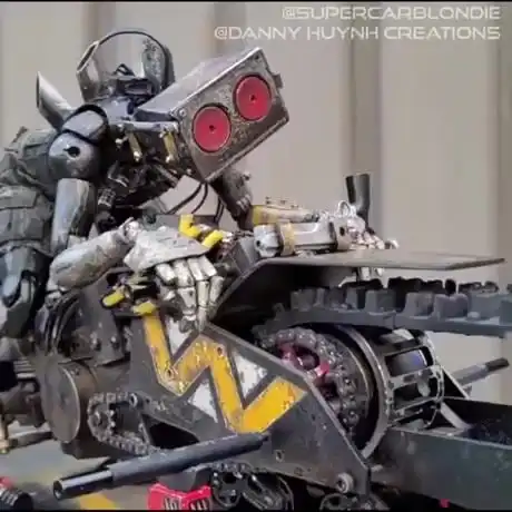 Робот мотоциклист