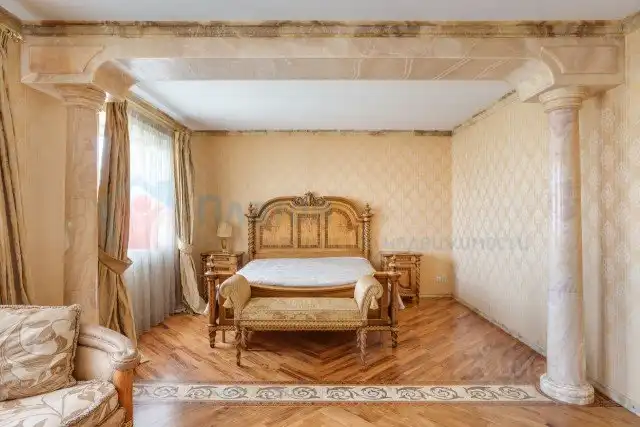 Людовик 14 тоже валит от призыва и продает свой Версаль | uCrazy.org