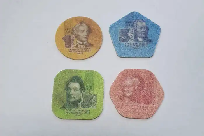 Пластиковые деньги: где их делают и станут ли они будущим наличной валюты?