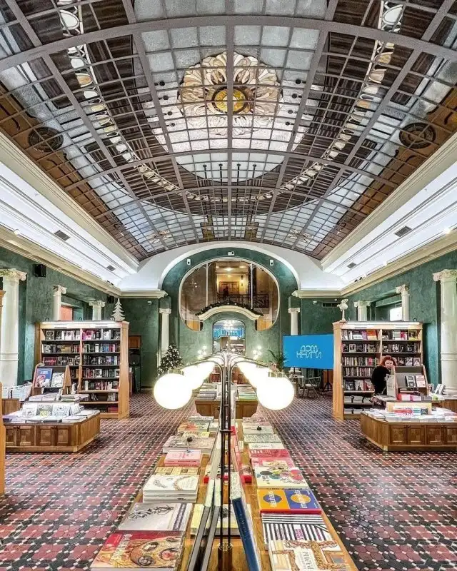 Новогоднее настроение в самом красиво здании Петербурга - Доме Зингера