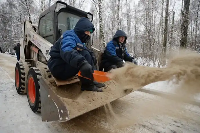 Сырный рассол, мочевина и другие нетрадиционные способы борьбы с гололедицей