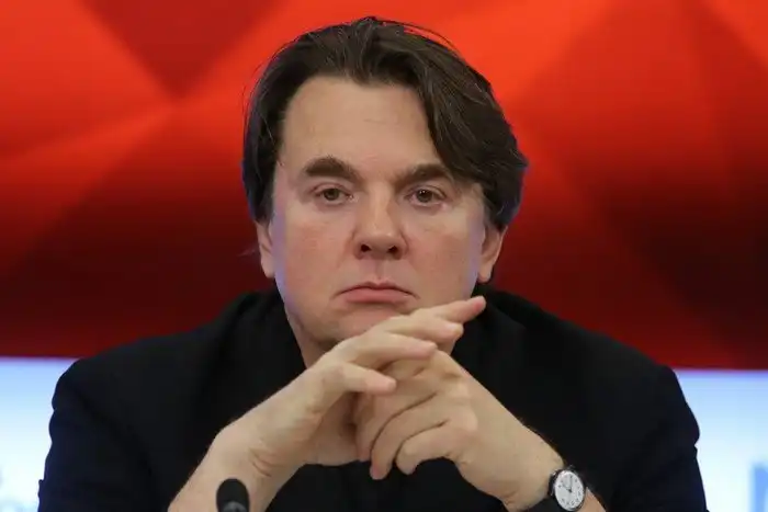 Устаревший Константин Эрнст