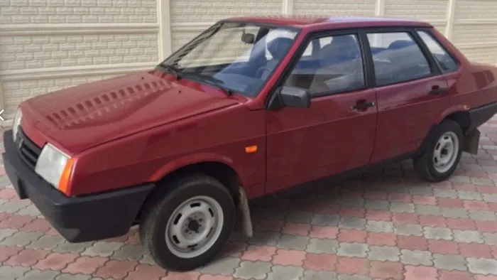 Как в 90-е годы российский автопром выдержал конкуренцию с иномарками