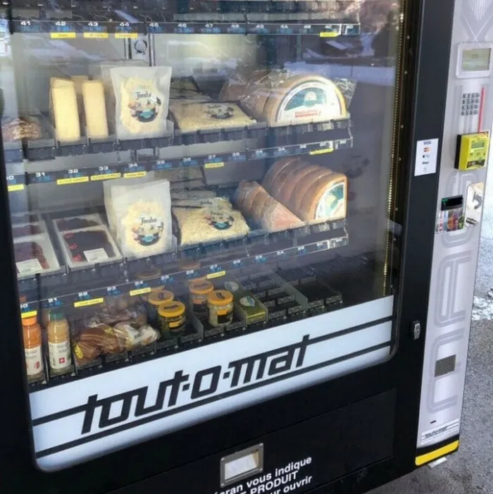 От сыра до книг: фотографии торговых автоматов по всему миру