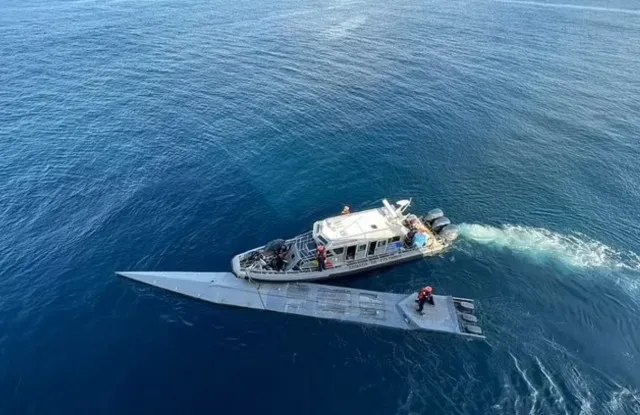 В Тихом океане выловили подлодку-призрак с трупами и кокаином