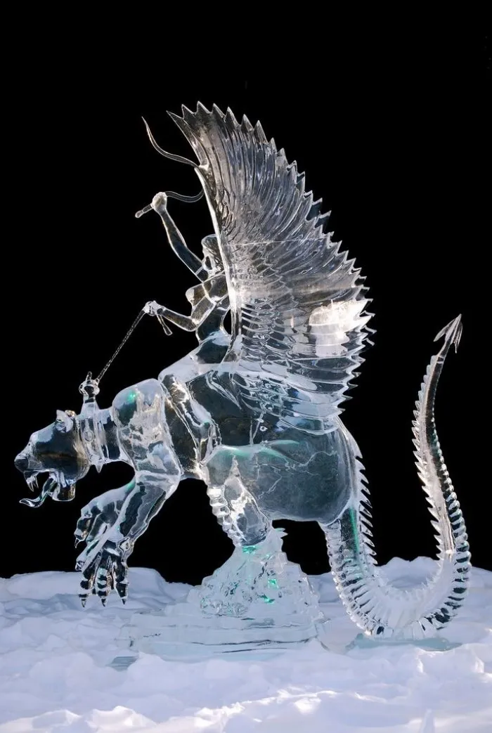 Детали поражают: 25 потрясающих скульптур изо льда
