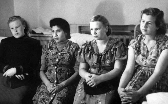 Смотрели косо и всем двором осуждали: чего раньше стыдились советские женщины