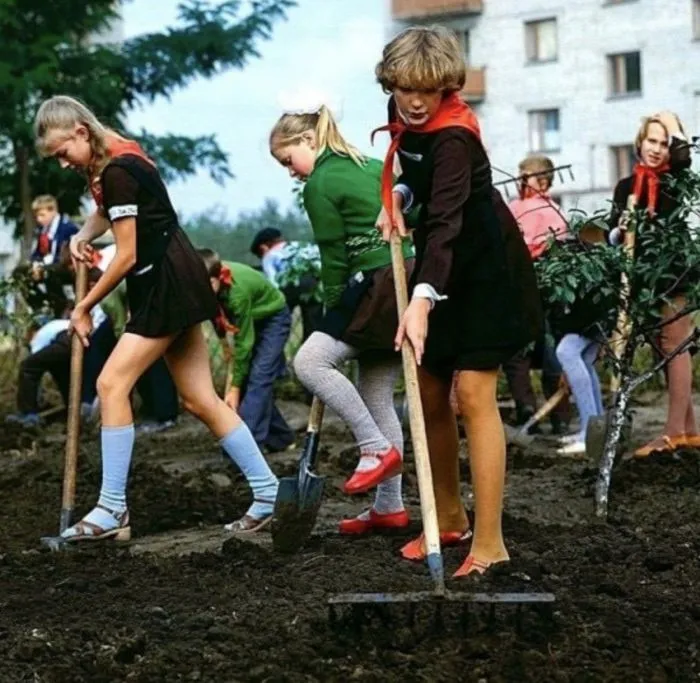 Колоритные фото с советских субботников