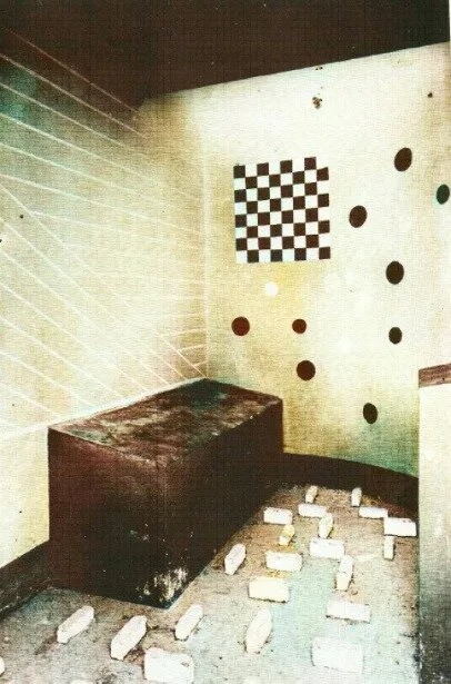 Как выглядела испанская комната, где фашистов пытали современным искусством