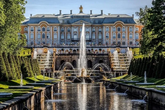 Петергоф: Великолепие Большого дворца и востребованные экскурсии