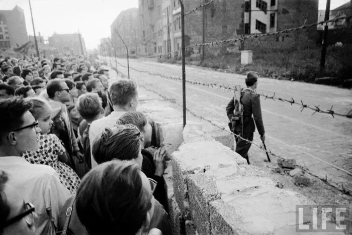Берлинская стена в 60-х годах