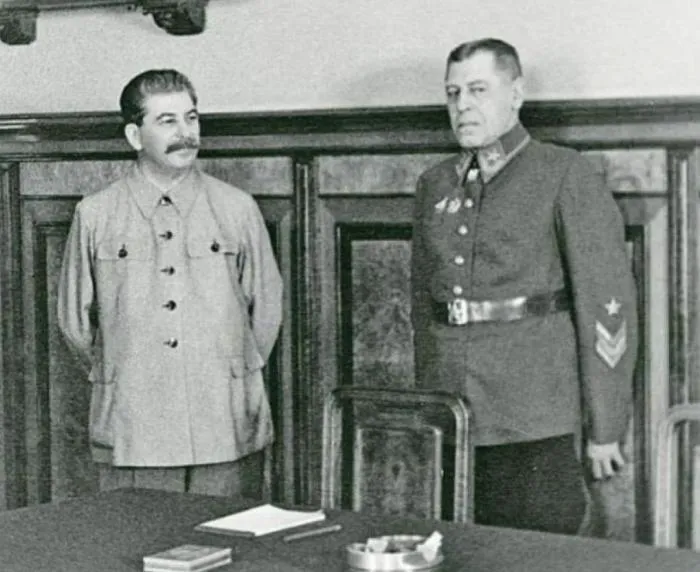 На какой вопрос Сталина Шапочников не смог ответить и как это спасло ему жизнь